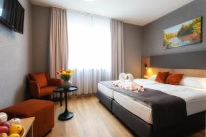Postel nebo postele na pokoji v ubytování Hotel La Mirabelle close to Europa Park