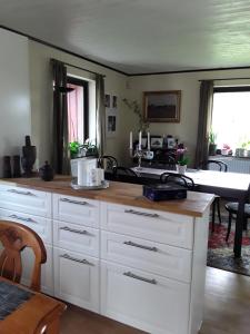 Kuchyň nebo kuchyňský kout v ubytování Naturnära enkel rum B&B i Uppsala Ramstalund + 18 fotografií