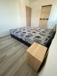 Posteľ alebo postele v izbe v ubytovaní Mifi Apartman Balatonlelle