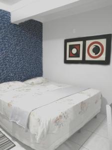 a bedroom with a bed and a painting on the wall at Hotel Araguaia Goiânia in Goiânia