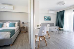 Posteľ alebo postele v izbe v ubytovaní KN Ionian Suites