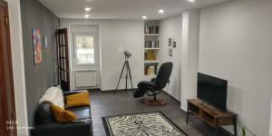 a living room with a couch and a television at Casa de la Abuela en el Camino de Santiago a Finiesterre in Negreira