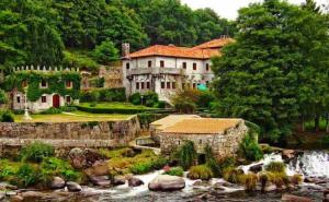 a large house in the middle of a river at Casa de la Abuela en el Camino de Santiago a Finiesterre in Negreira