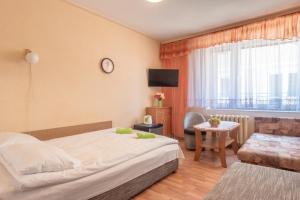 a hotel room with a bed and a tv at Aqua House Admirał in Mielno +26 photos
