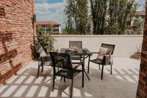 En balkon eller terrasse på Terrace apartment near beach