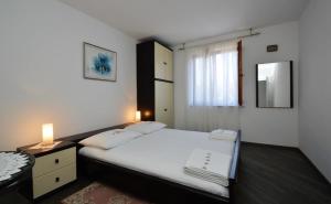 Postel nebo postele na pokoji v ubytování Apartman Dinka