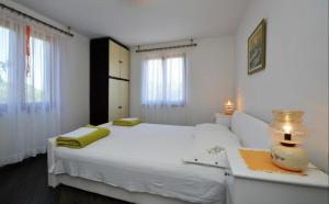 Postel nebo postele na pokoji v ubytování Apartman Dinka