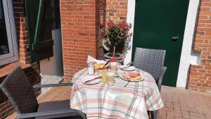 Nápoje v ubytování FeWo-Butze 2 mit Terrasse