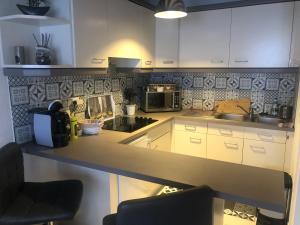 Köök või kööginurk majutusasutuses Le Charmant Zola
