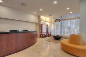 a lobby with a reception desk and a chair at Hotel Taroa in Ríohacha