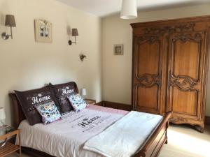 Postel nebo postele na pokoji v ubytování Gîtes Chambres d'hôtes Entre Terre & Mer