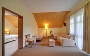 Ένα ή περισσότερα κρεβάτια σε δωμάτιο στο Pensjonat Olympia w Przesiece +59 φωτογραφίες