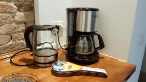 Oprema za pripravo čaja oz. kave v nastanitvi WellVenice Grand Canal