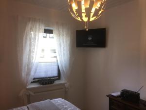 TV a/nebo společenská místnost v ubytování Sunshine Cottage