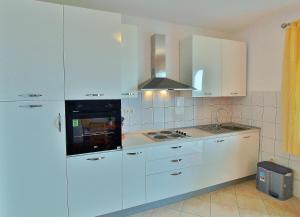 Kuchyňa alebo kuchynka v ubytovaní Apartments Biserka
