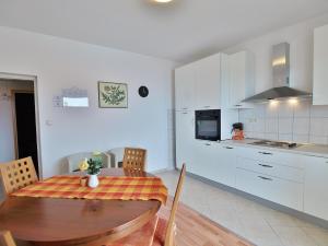 Kuchyňa alebo kuchynka v ubytovaní Apartments Biserka