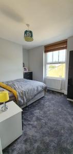 Camden Guest House Double Bedroom With Super large King bed