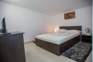 Postel nebo postele na pokoji v ubytování Andreea Residence Mamaia Nord