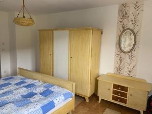 Ένα ή περισσότερα κρεβάτια σε δωμάτιο στο Ferienwohnung Werratal