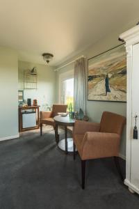 a living room with a table and chairs at Pastorie Stella Marie in Oudeschild