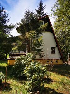 a small house with a red roof at Wójtówka 16 in Lądek-Zdrój