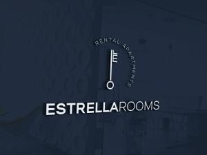 新卡利克拉蒂業的住宿－Estrella Rooms，显示一个有fürilliomachenes字的时钟