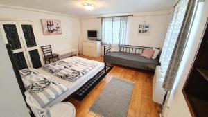 Posteľ alebo postele v izbe v ubytovaní Kilátás a tóra Apartman