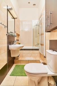 A bathroom at Apartament Nowa 12