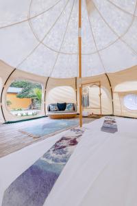 Rúm í herbergi á 踏浪星辰Camp