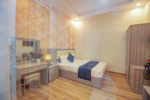 Postel nebo postele na pokoji v ubytování Khanh Uyen 1 Hotel