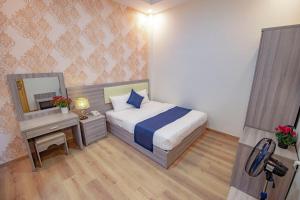 Postel nebo postele na pokoji v ubytování Khanh Uyen 1 Hotel