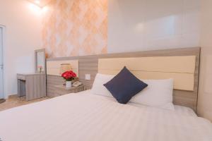 Postel nebo postele na pokoji v ubytování Khanh Uyen 1 Hotel