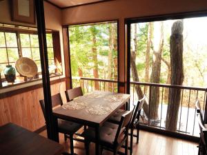 Balkón nebo terasa v ubytování Gableview Forest Inn ゲーブルビュー + 31 fotografií