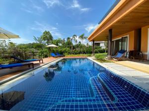 een zwembad voor een huis bij Villa Tango Victoria Resort, Koh Yao Noi in Ko Yao Noi