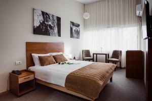 Postel nebo postele na pokoji v ubytování Sajam Garni hotel