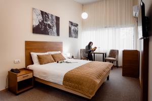 Postel nebo postele na pokoji v ubytování Sajam Garni hotel