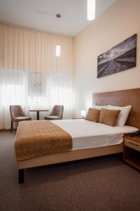 Postel nebo postele na pokoji v ubytování Sajam Garni hotel