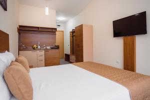 Postel nebo postele na pokoji v ubytování Sajam Garni hotel