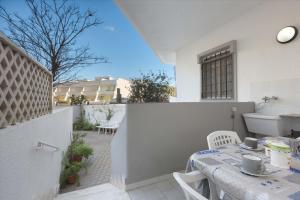 A balcony or terrace at Appartamento Baiabella by BarbarHouse