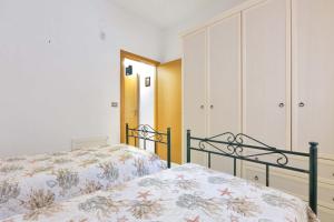 A bed or beds in a room at Appartamento Baiabella by BarbarHouse