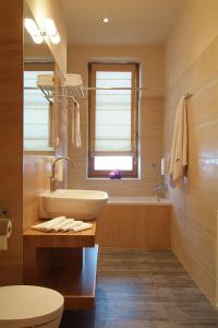 a bathroom with a sink and a tub and a window at Cztery Pliszki in Gródek Nad Dunajcem +30 photos