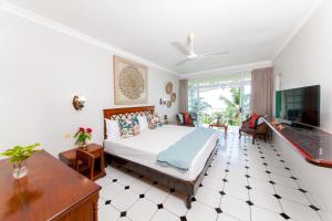 Televisyen dan/atau pusat hiburan di Palm Beach Hotel