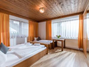 Giường trong phòng chung tại Ferienhaus Bergwelt