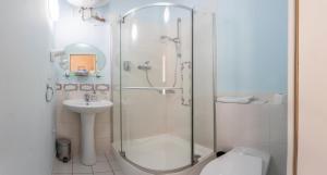 Ένα μπάνιο στο Loreta Hotel