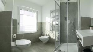 Ένα μπάνιο στο Al Nifontano B&B - Ideal for Family or Couples - 2 Rooms - Lakeview +75 φωτογραφίες