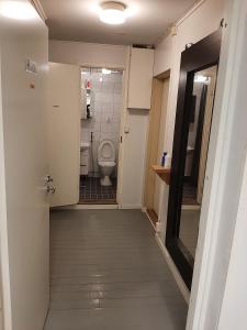 Kylpyhuone majoituspaikassa Oulun Satamahuoneet