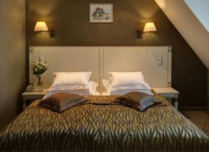 Łóżko lub łóżka w pokoju w obiekcie Hotel Wawel