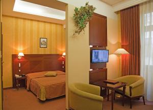 Łóżko lub łóżka w pokoju w obiekcie Hotel Wawel