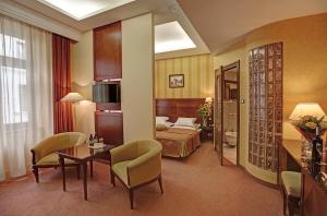 Łóżko lub łóżka w pokoju w obiekcie Hotel Wawel