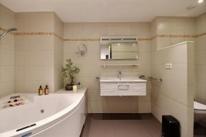 Koupelna v ubytování Assia & Nathalie - Luxury B&B MARAIS